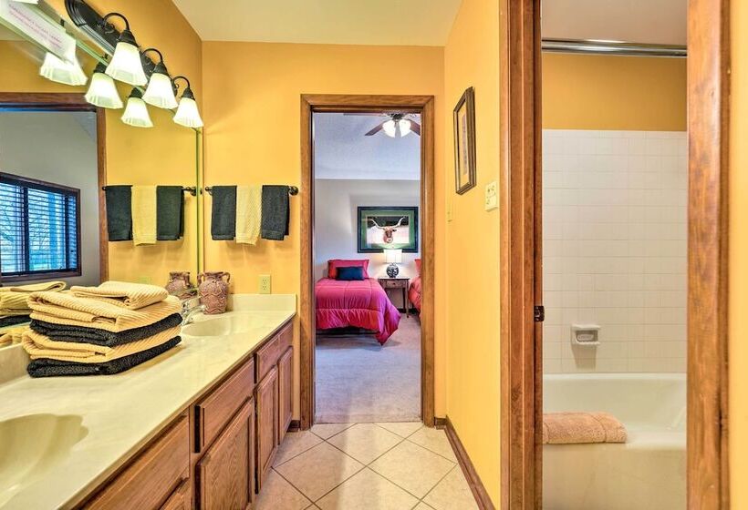 Stunning Southaven Estate: Pool & Spacious Deck!