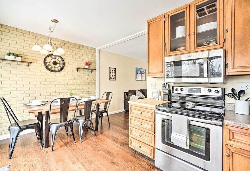 Updated Home In The Heart Of Saratoga Springs