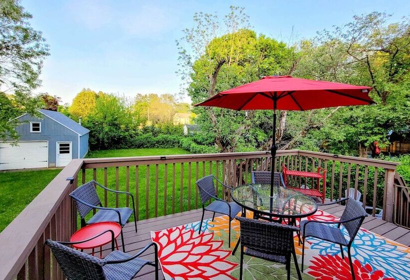 Updated Home In The Heart Of Saratoga Springs