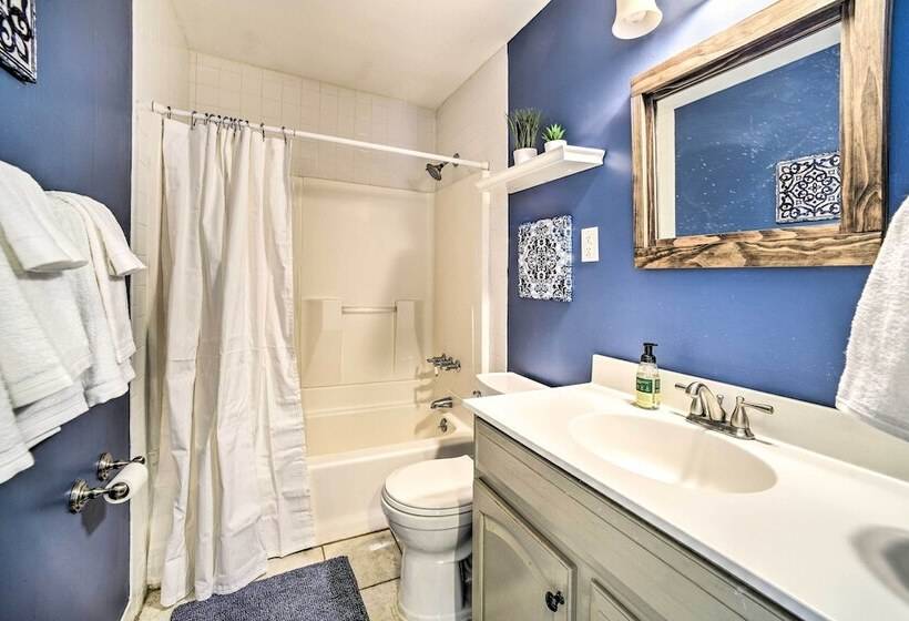 Updated Home In The Heart Of Saratoga Springs