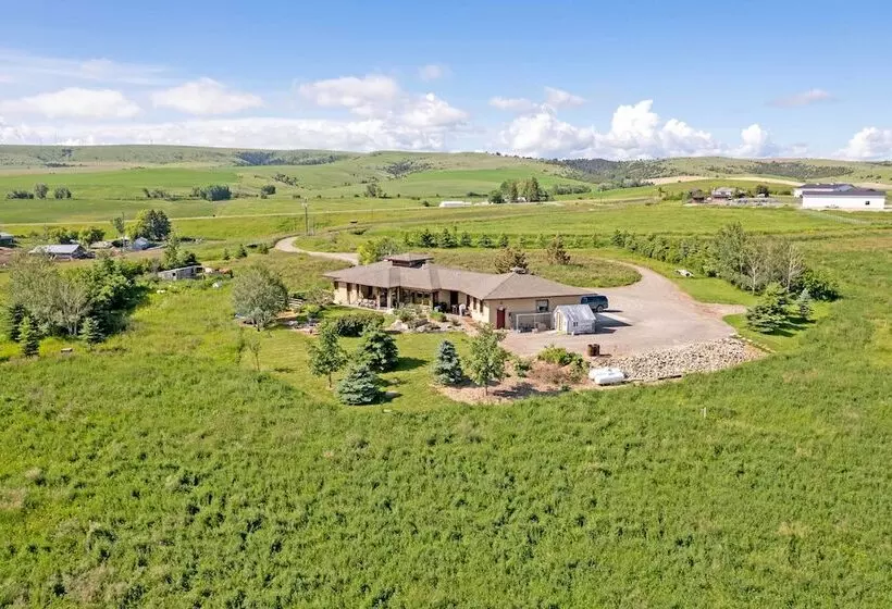 Bozeman Getaway On The Prairie W/ Patio & Grill