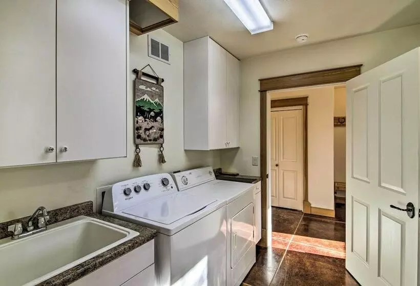 Bozeman Getaway On The Prairie W/ Patio & Grill