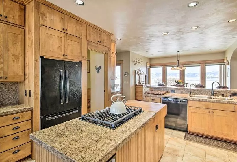 Bozeman Getaway On The Prairie W/ Patio & Grill