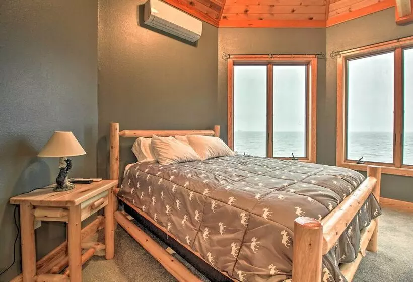 Waterfront Lake Mille Lacs Lodge W/ Deck + Grill!