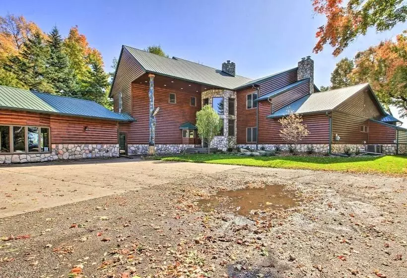 Waterfront Lake Mille Lacs Lodge W/ Deck + Grill!