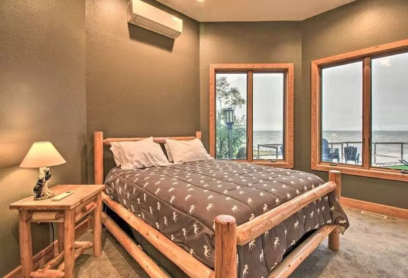 Waterfront Lake Mille Lacs Lodge W/ Deck + Grill!