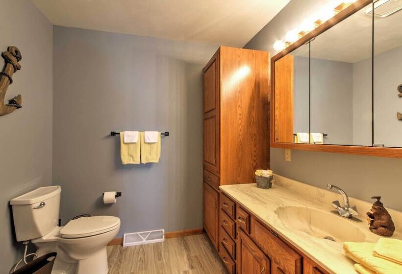 Waupaca Lakefront Home W/ Pool Table & Dock!