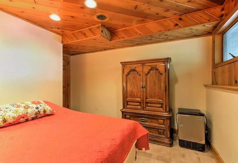 Waupaca Lakefront Home W/ Pool Table & Dock!