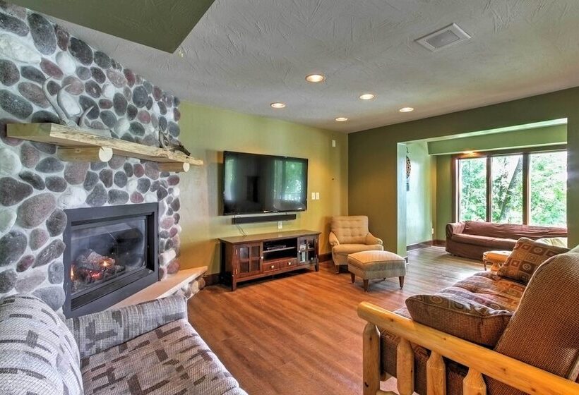 Waupaca Lakefront Home W/ Pool Table & Dock!