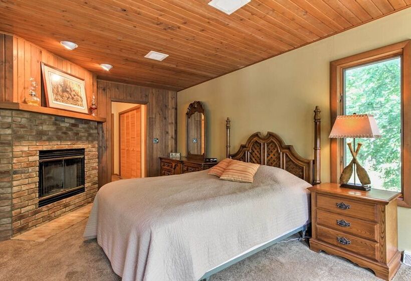 Waupaca Lakefront Home W/ Pool Table & Dock!