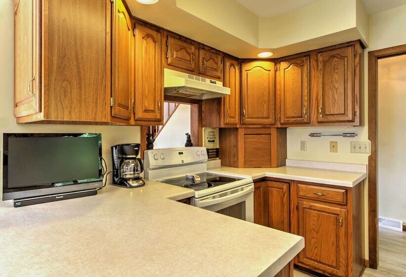 Waupaca Lakefront Home W/ Pool Table & Dock!