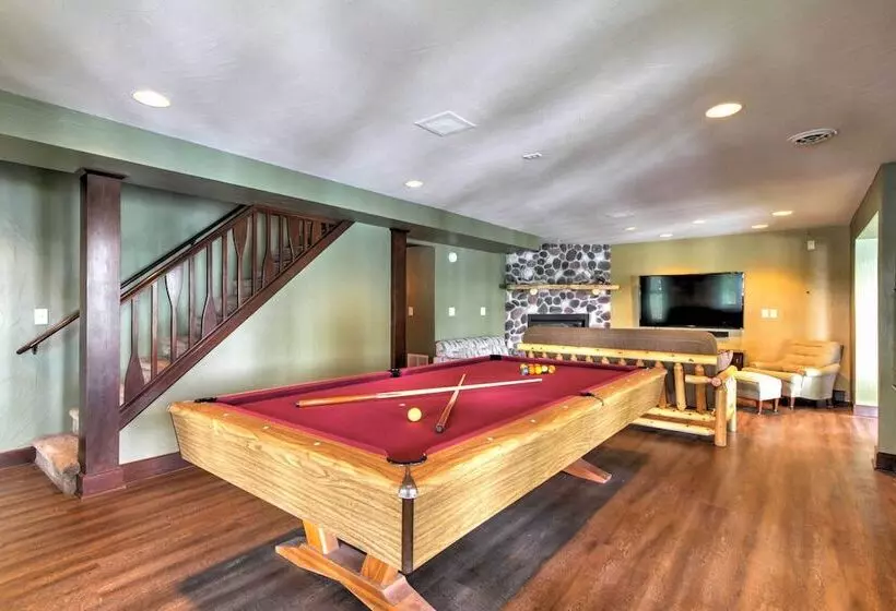 Waupaca Lakefront Home W/ Pool Table & Dock!