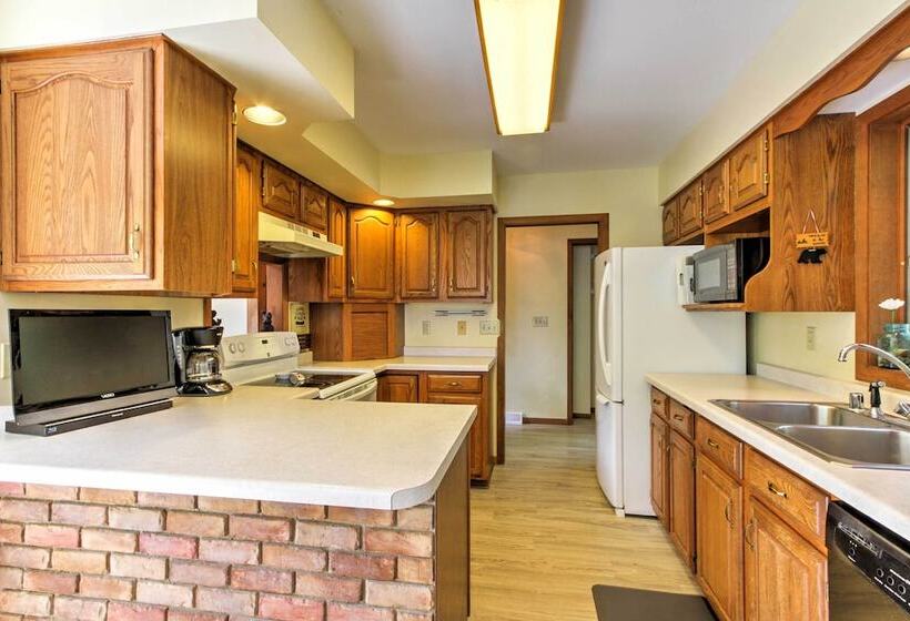 Waupaca Lakefront Home W/ Pool Table & Dock!