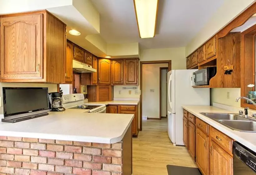 Waupaca Lakefront Home W/ Pool Table & Dock!