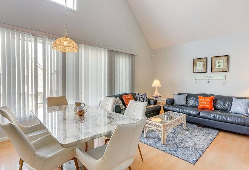 Welcoming Port Clinton Home W/ Private Deck!