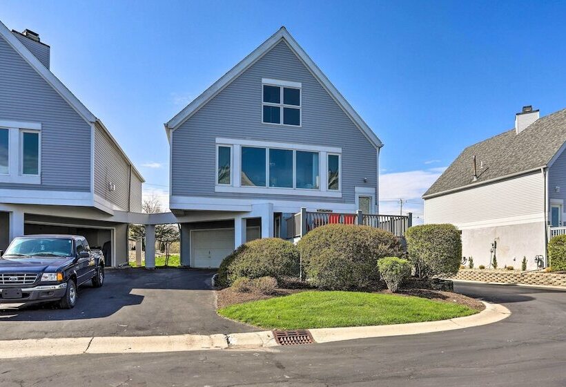 Welcoming Port Clinton Home W/ Private Deck!