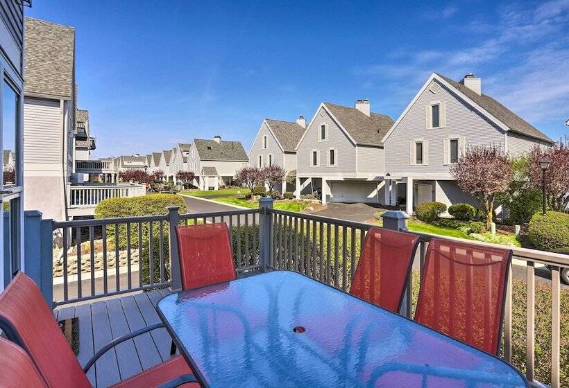 Welcoming Port Clinton Home W/ Private Deck!