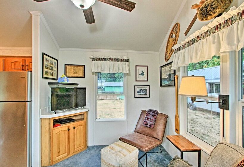 Woodsy Packwood Haven W/ Golf Course Access!