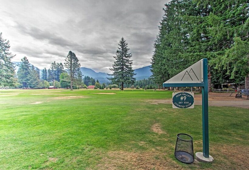 Woodsy Packwood Haven W/ Golf Course Access!