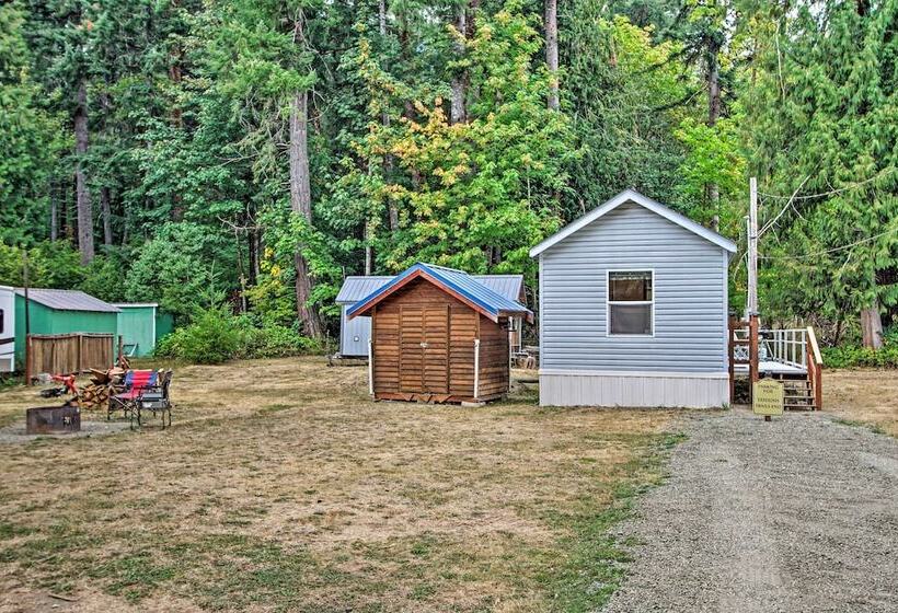 Woodsy Packwood Haven W/ Golf Course Access!
