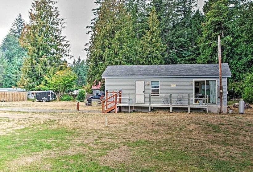 Woodsy Packwood Haven W/ Golf Course Access!