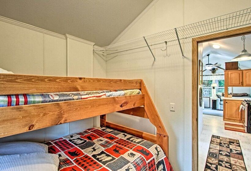 Woodsy Packwood Haven W/ Golf Course Access!