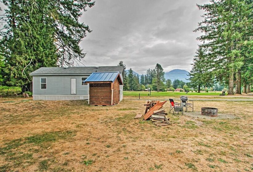 Woodsy Packwood Haven W/ Golf Course Access!
