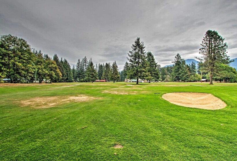 Woodsy Packwood Haven W/ Golf Course Access!