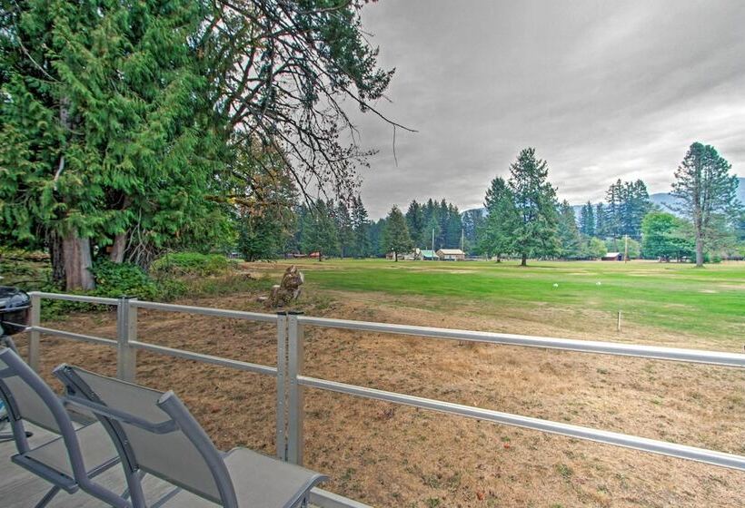 Woodsy Packwood Haven W/ Golf Course Access!