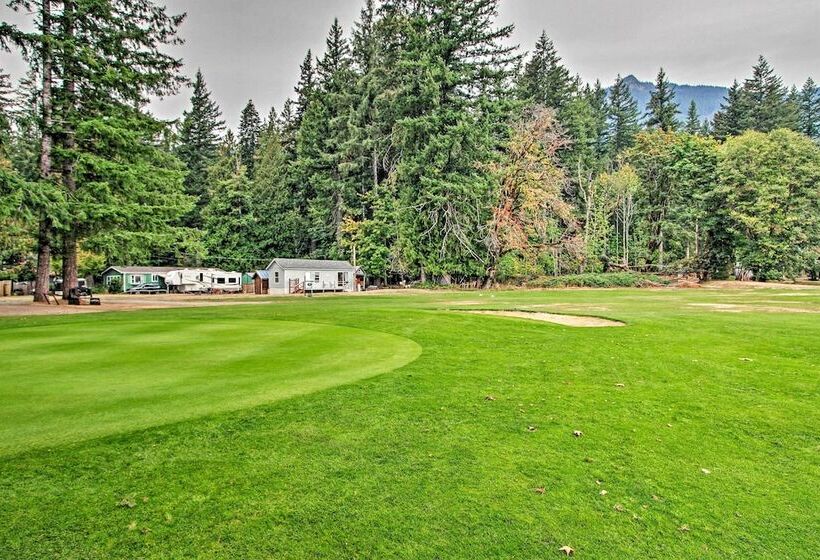 Woodsy Packwood Haven W/ Golf Course Access!