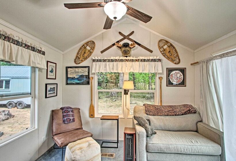 Woodsy Packwood Haven W/ Golf Course Access!