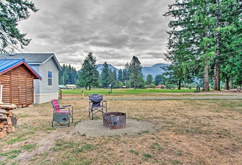 Woodsy Packwood Haven W/ Golf Course Access!