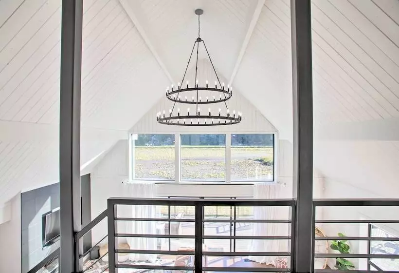 A Contemporary Dream: Lakefront Rathdrum Oasis!