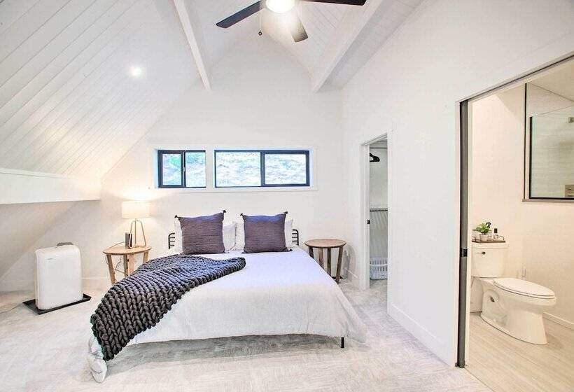 A Contemporary Dream: Lakefront Rathdrum Oasis!