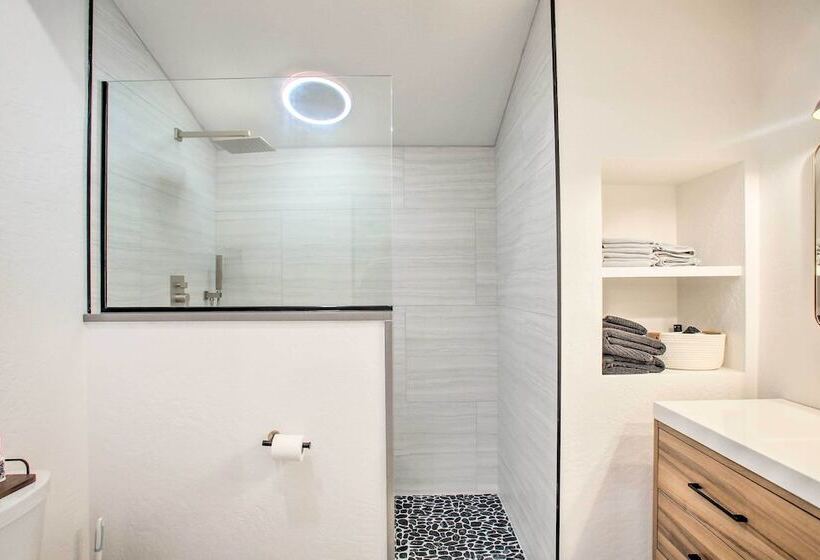 A Contemporary Dream: Lakefront Rathdrum Oasis!