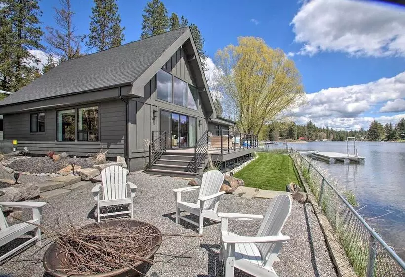 A Contemporary Dream: Lakefront Rathdrum Oasis!
