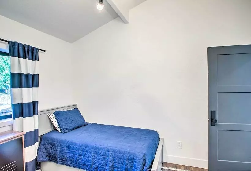 A Contemporary Dream: Lakefront Rathdrum Oasis!