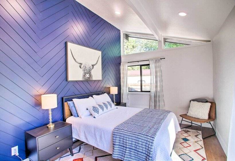 A Contemporary Dream: Lakefront Rathdrum Oasis!