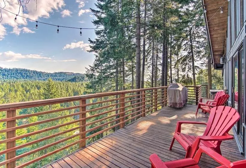 Alpine Retreat W/ Hot Tub & Mountain Views!