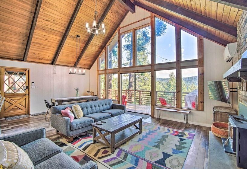 Alpine Retreat W/ Hot Tub & Mountain Views!