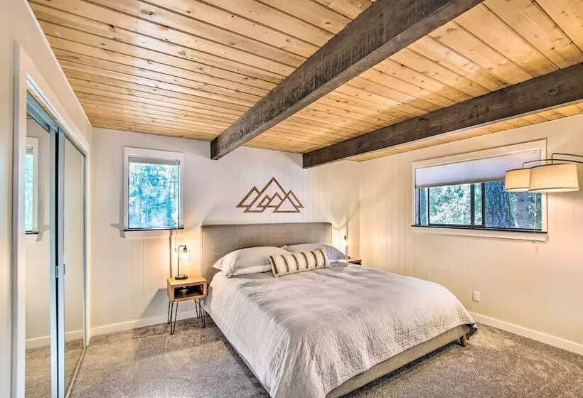 Alpine Retreat W/ Hot Tub & Mountain Views!