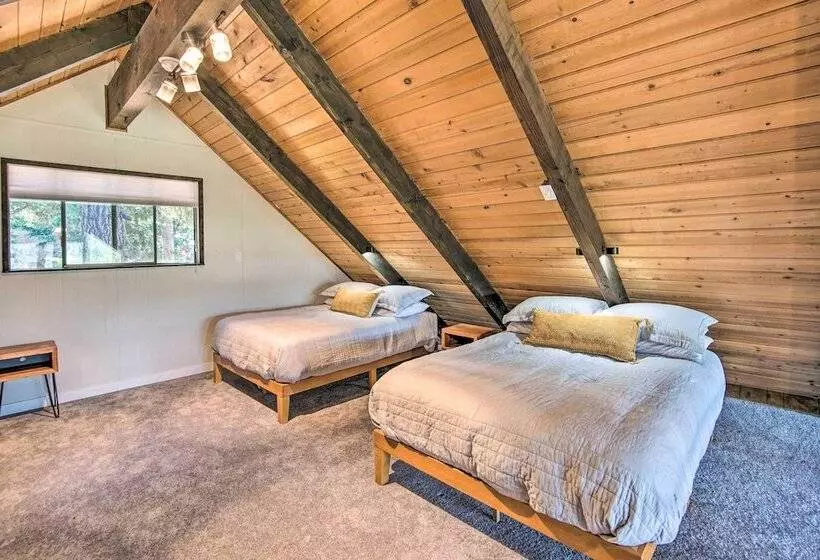 Alpine Retreat W/ Hot Tub & Mountain Views!