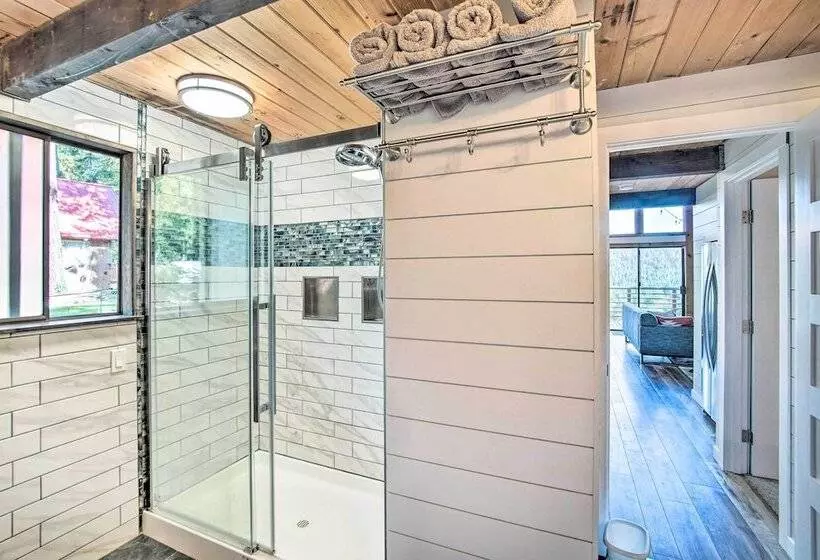 Alpine Retreat W/ Hot Tub & Mountain Views!