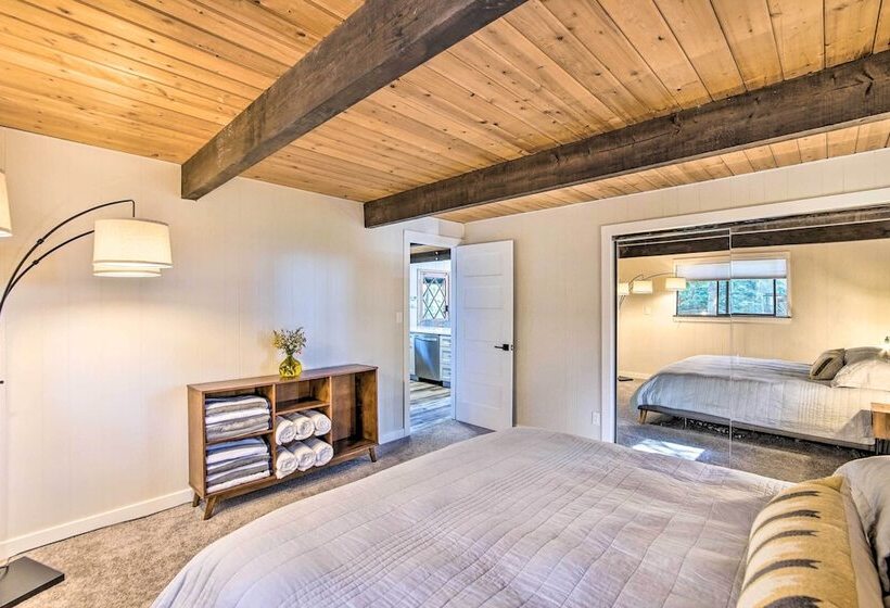 Alpine Retreat W/ Hot Tub & Mountain Views!