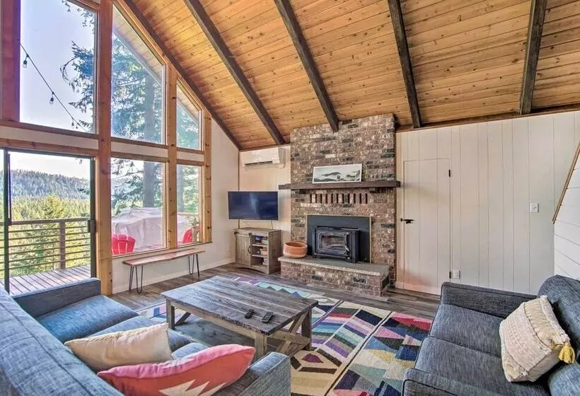 Alpine Retreat W/ Hot Tub & Mountain Views!