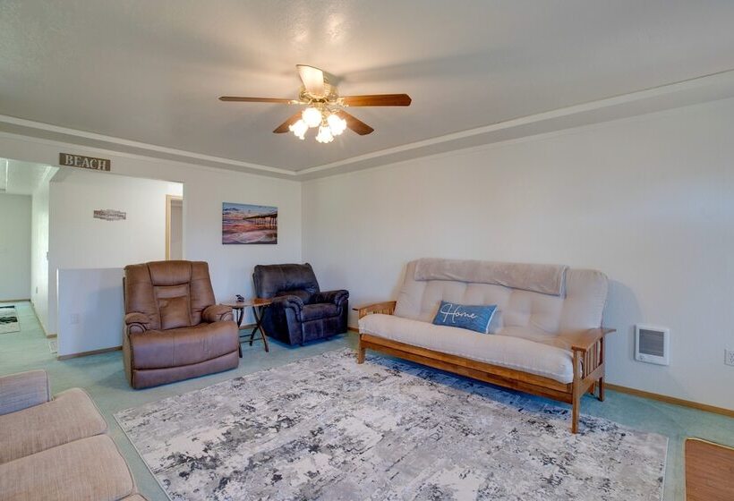 Bay City Vacation Rental Escape ~ 5 Mi To Marina!