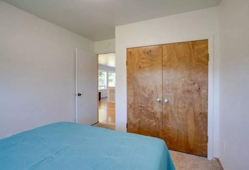 Bay City Vacation Rental Escape ~ 5 Mi To Marina!
