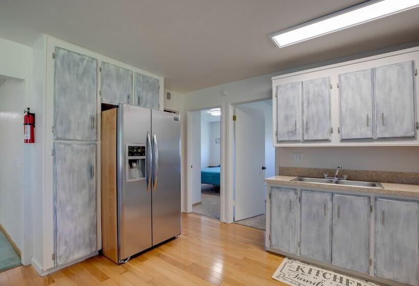 Bay City Vacation Rental Escape ~ 5 Mi To Marina!