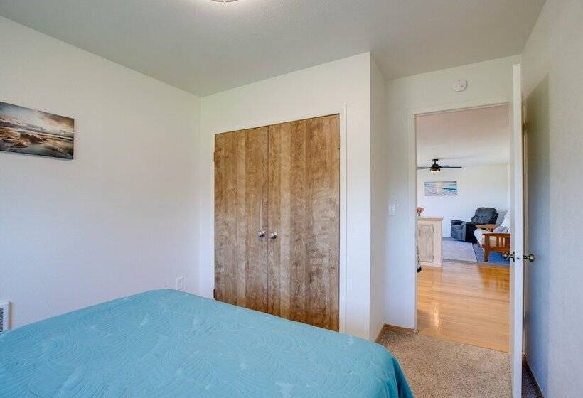 Bay City Vacation Rental Escape ~ 5 Mi To Marina!