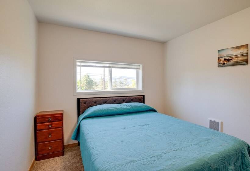 Bay City Vacation Rental Escape ~ 5 Mi To Marina!